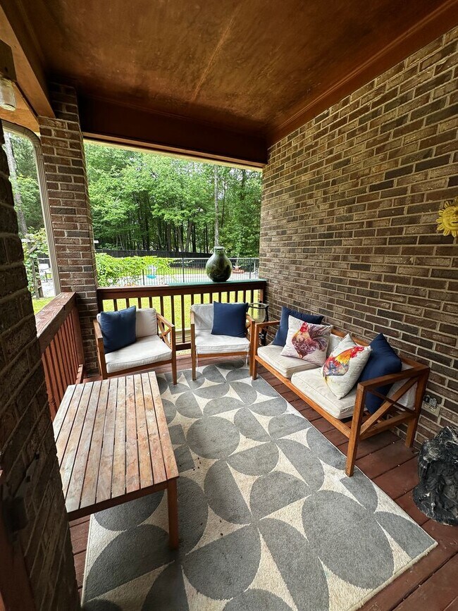 Building Photo - 105 Bear Creek Ct