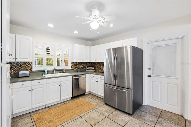 Building Photo - 304 N Matanzas Ave