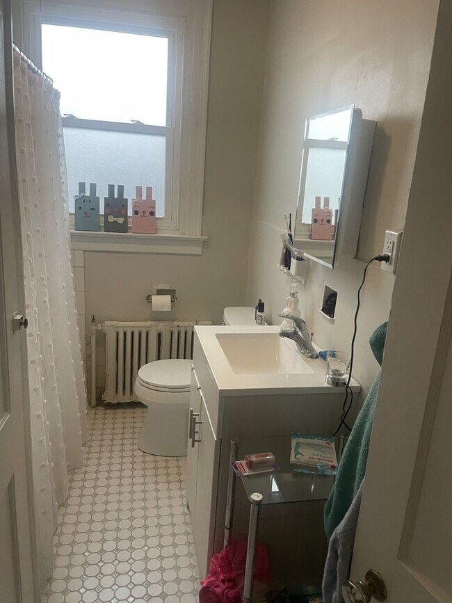 Building Photo - 127 E State St