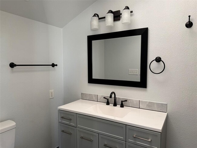 Building Photo - 3205 MacArthur Ave