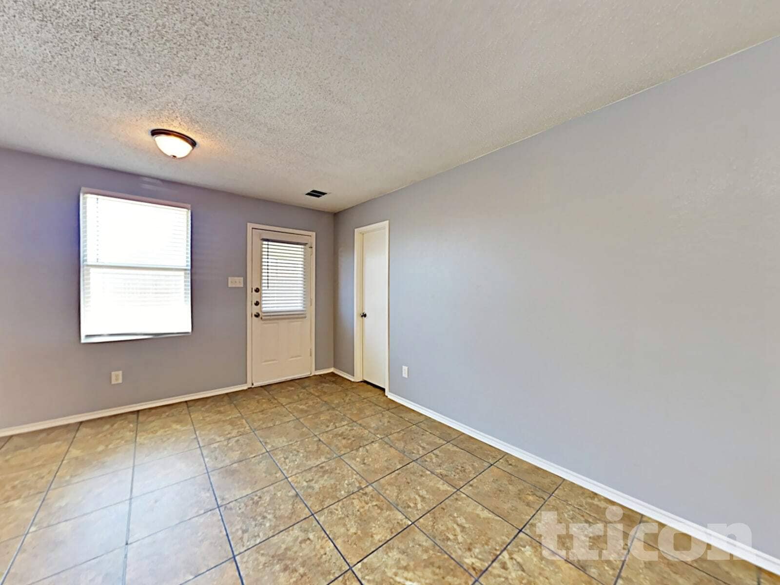 Building Photo - 2147 Edgewood Dr