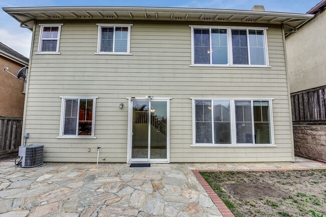 Building Photo - Magnificent home in San Bruno