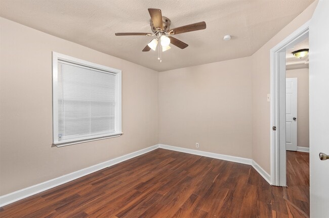 Building Photo - 4118 Scenic Dr