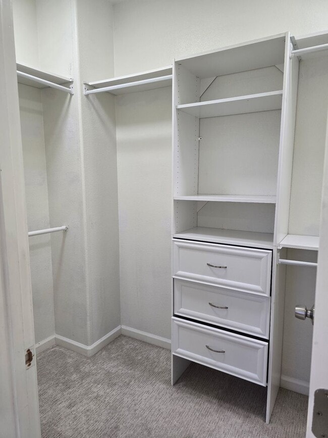 Building Photo - Big beautiful Home for rent in Visalia, Ca