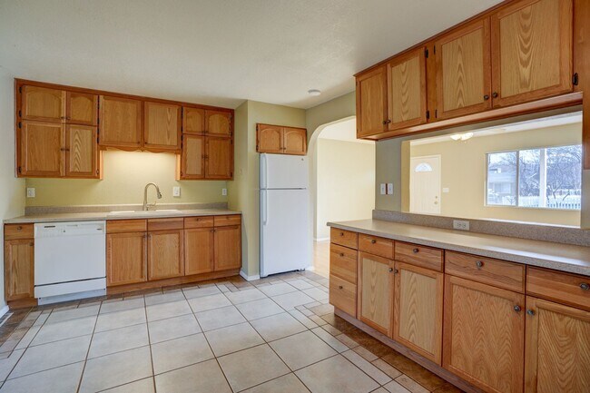 Building Photo - Home for Rent Near Willow Lake!