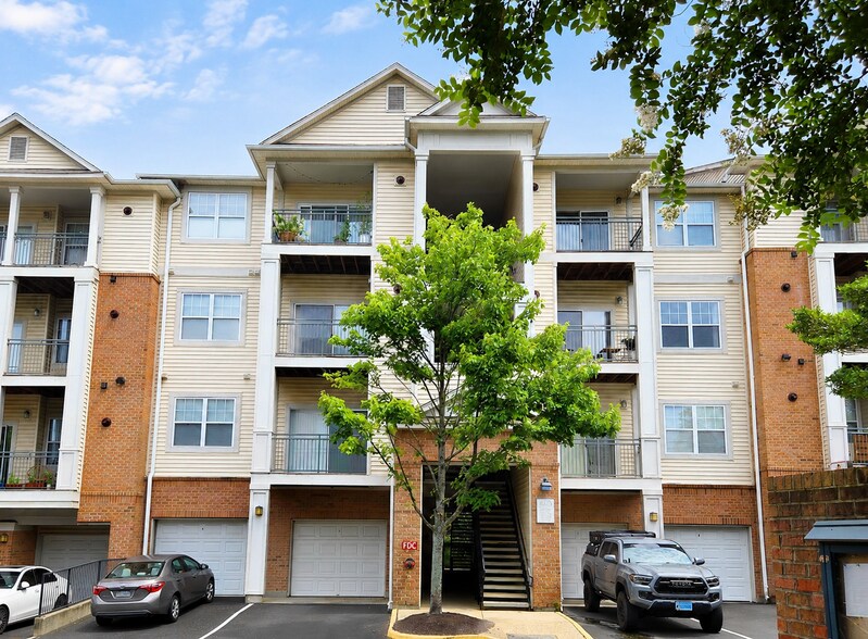 Building exterior - 4405 Weatherington Lane, Fairfax, VA 22030