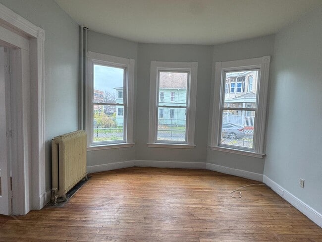 Building Photo - 65 Sargeant St