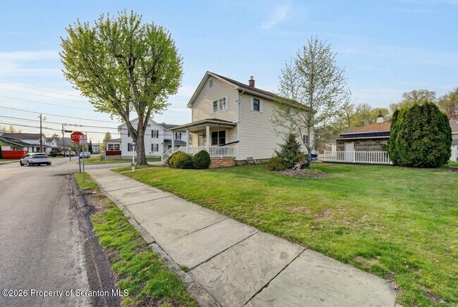 Building Photo - 454 Hickory St