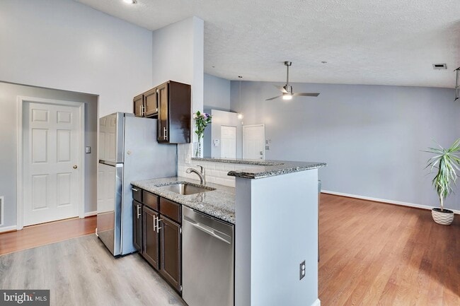 Building Photo - 700 Orchard Overlook Orch