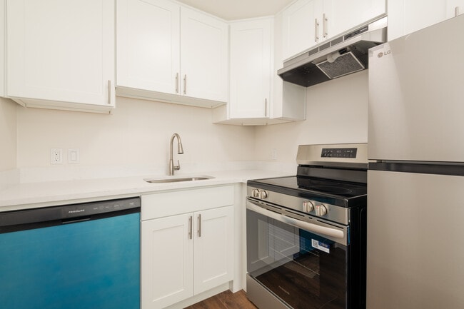 Building Photo - 569 Lee St