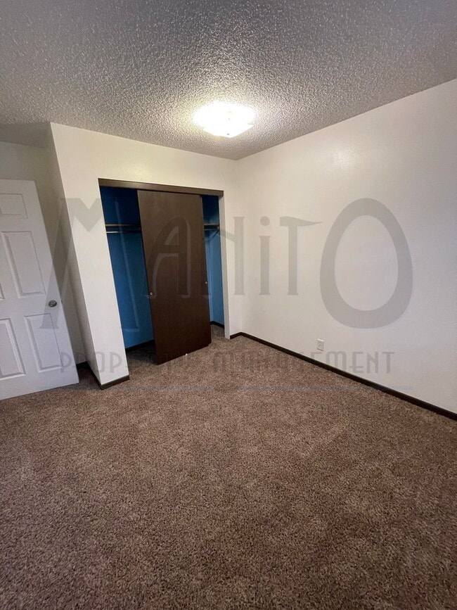 Building Photo - **COMING SOON** Large Clean Duplex