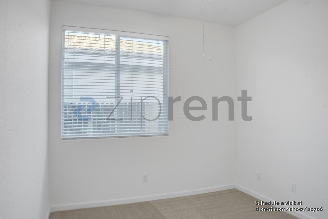 Building Photo - Unit