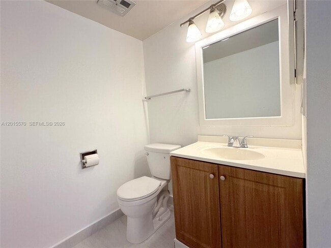 Building Photo - 20400 W Country Club Dr
