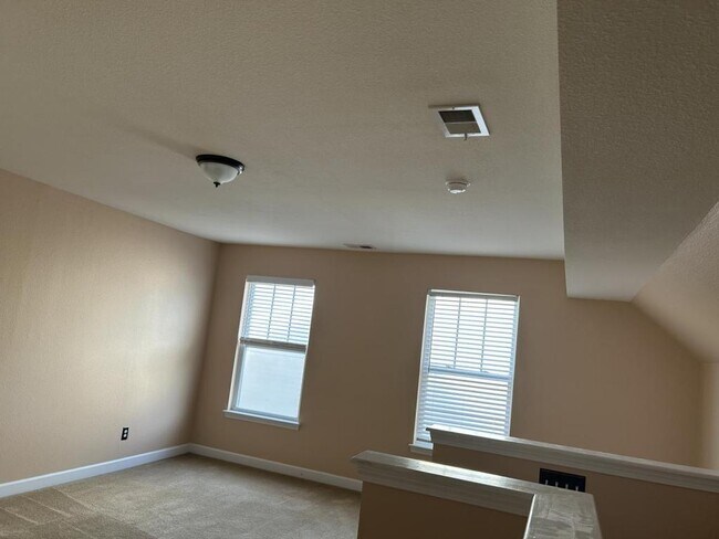 Building Photo - 433 Tiburon Dr