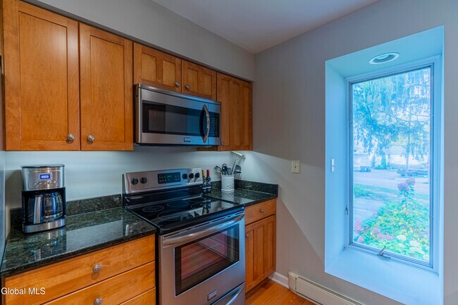 Building Photo - 28 White St