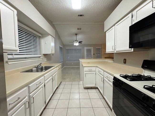 Building Photo - 2917 Zeke Bend