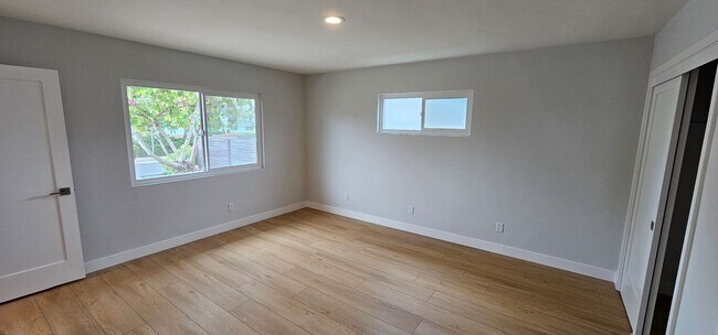 Building Photo - DEL CERRO / SAN DIEGO - Newly Remodeled Ch...
