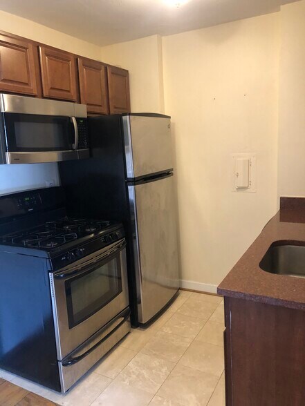 Building Photo - 922 24th St NW