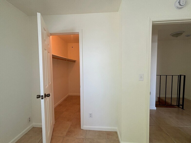 Building Photo - 3615 Sapphire Dr