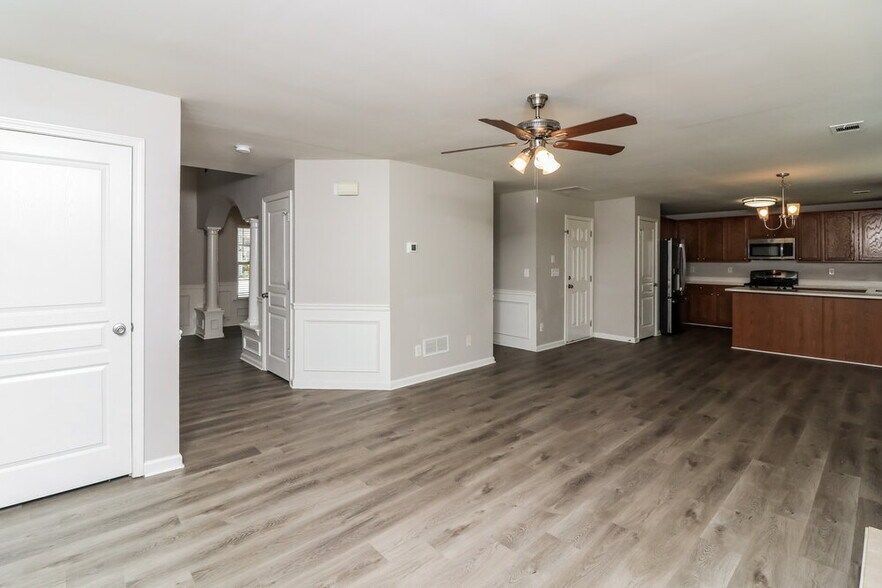 Building Photo - 138 Hidden Lake Cir