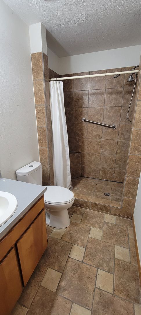 Building Photo - LARGE HOME ON QUIET STREET NEAR HOSPITAL