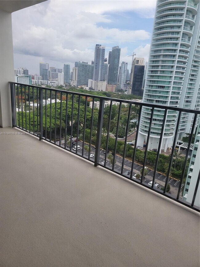 Building Photo - 1865 Brickell Ave