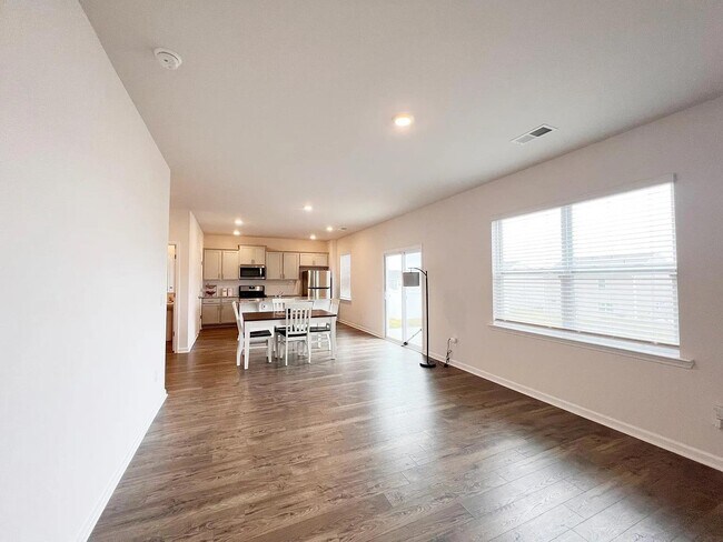Building Photo - 125 Lily Pond Pl