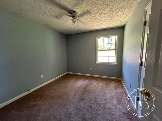 Building Photo - 1012 Farr Ct