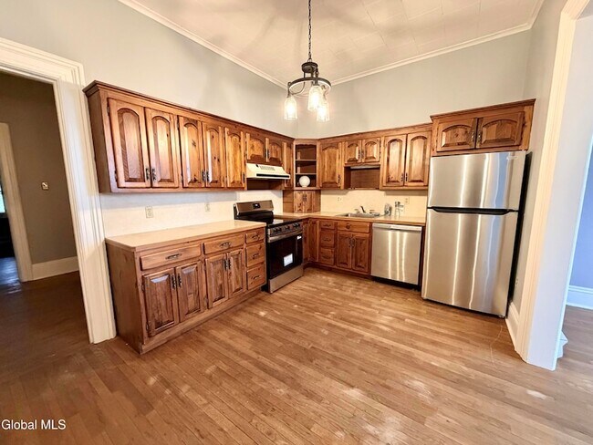 Building Photo - 10 W Main St