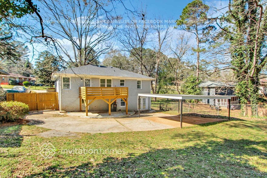 Building Photo - 2122 Holly Hill Dr