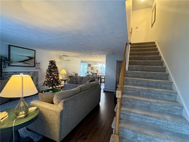 Building Photo - 10 Parsley Ln