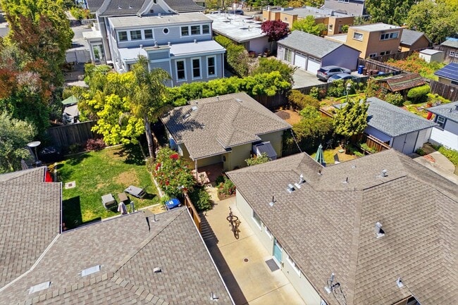 Building Photo - Sunny & Private 1BR Home in Prime Santa Cruz Location