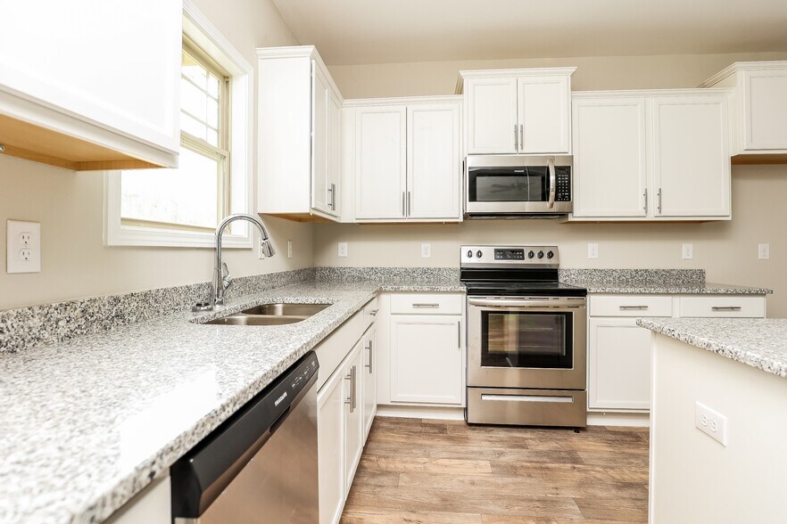 Building Photo - 1180 Black Oak Cir