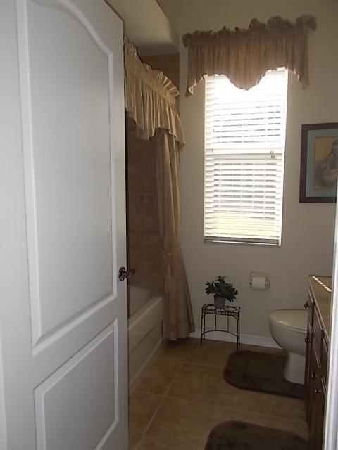 Building Photo - 9 Sycamore Ct E