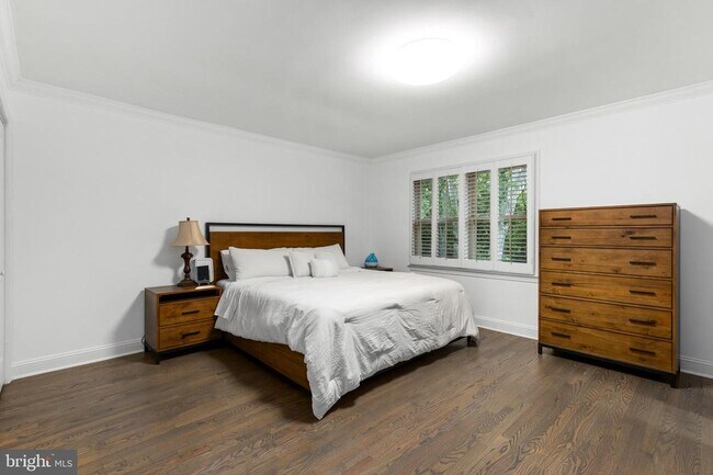 Building Photo - 9830 Meadow Valley Dr