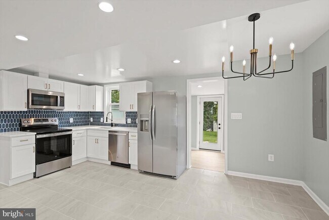 Building Photo - 2917 E Lee Ave