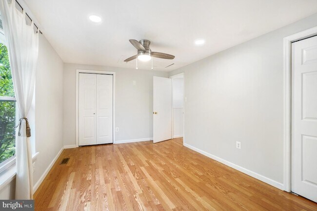 Building Photo - 12911 Walnut View Ct