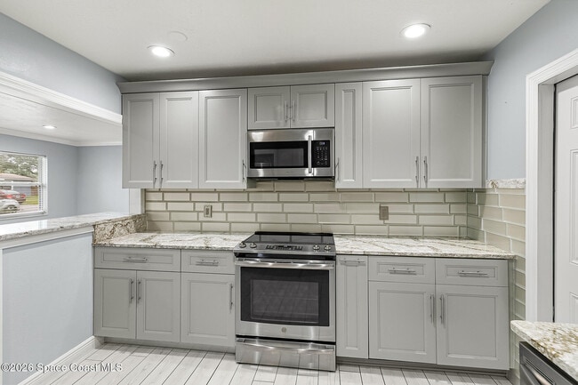 Building Photo - 719 6th St