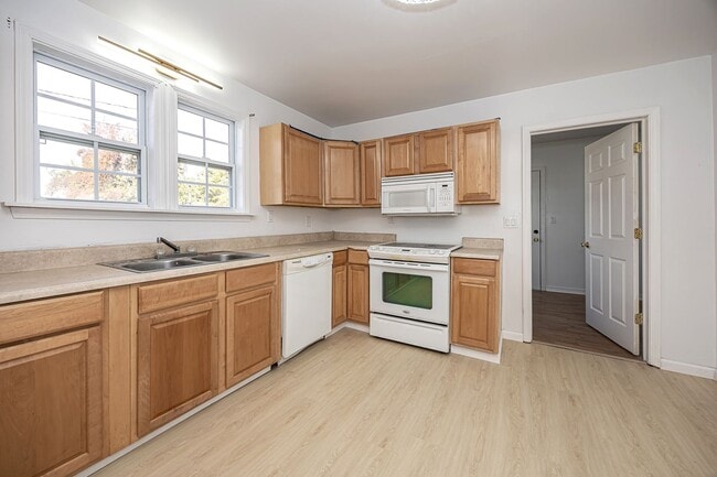 Building Photo - ADORABLE HOME FOR RENT