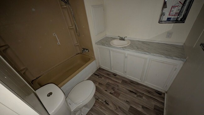 Building Photo - 3965 Tenniel Dr