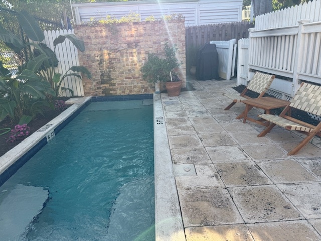 Building Photo - 818 White St