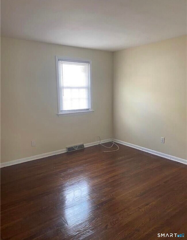 Building Photo - 27 Manila Ave