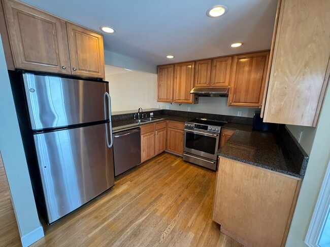 Building Photo - 3Bd/3Ba Seattle Townhouse