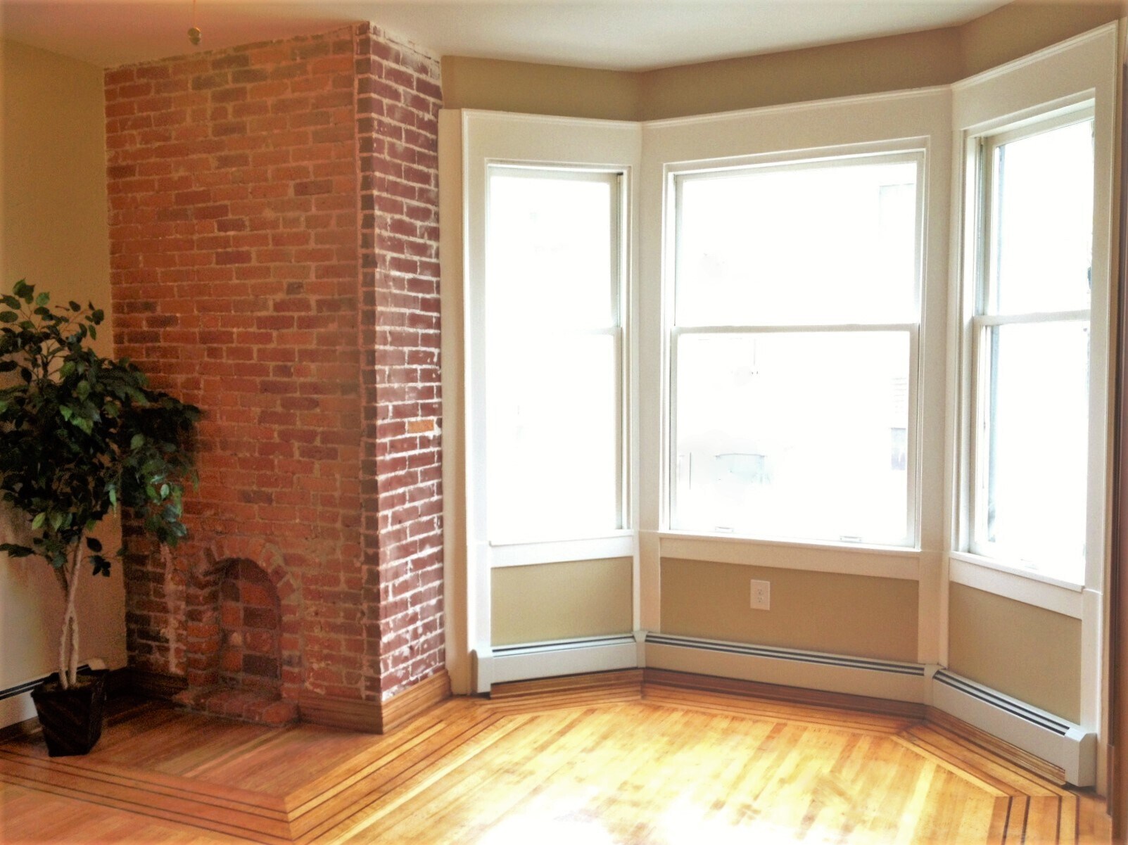 Building Photo - 361 Bates Ave