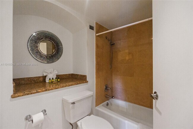 Building Photo - 100 Lincoln Rd