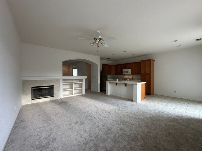 Building Photo - 3 Bedroom 2 Bath Home