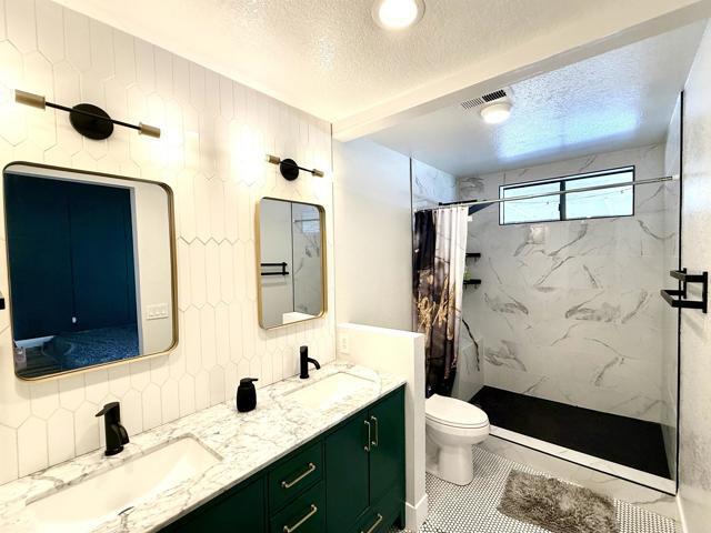 Building Photo - 24399 Oakridge Cir
