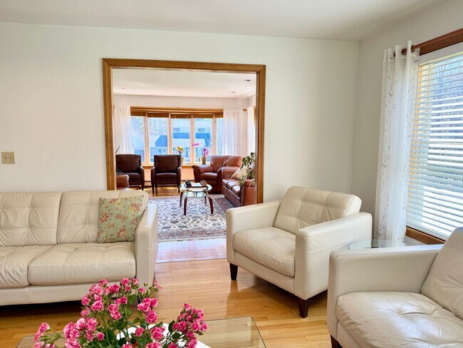 Building Photo - Meticulously Maintained 3BD/2.5BA Home in Quiet Westbrook Neighborhood!