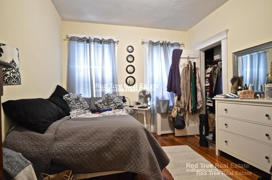 Building Photo - 35 Chester St