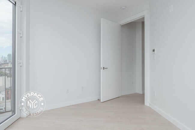 Building Photo - 280 Meeker Ave